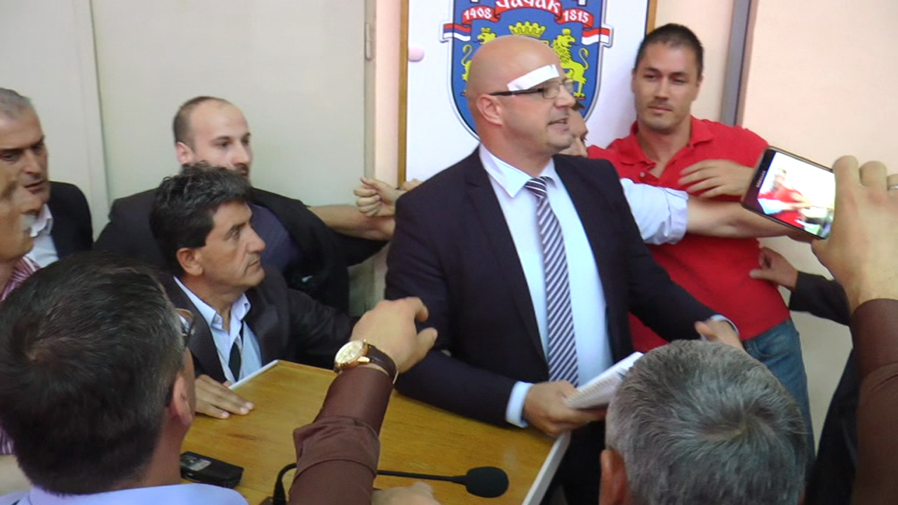 Поново узаврело у чачанској скупштини